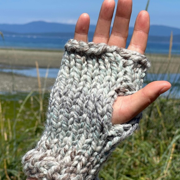 NWT Handknit Chunky Wool Fingerless Gloves ~ Unisex - Picture 2 of 7